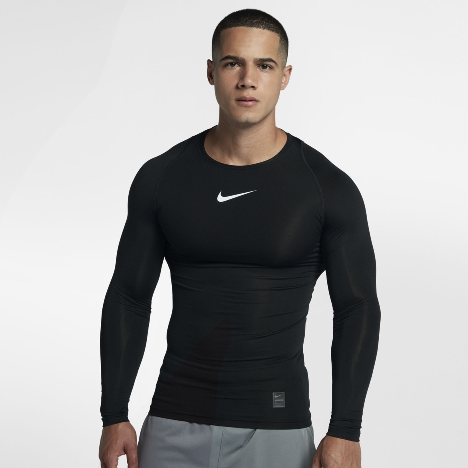 Найк про что за прикол. Лонгслив Nike Pro Combat. Компрессионка найк мужские. Nike Pro long Sleeve. Nike Pro Combat Dri-Fit Compression.